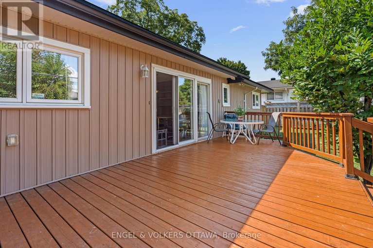 28894842/337-mountbatten-avenue/alta-vistafaircrest-heights/ottawa/ontario/K1H5W2_25
