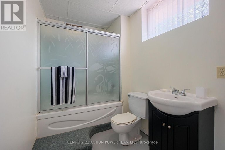 29647357/1535-st-georges-street/bilberry-creekqueenswood-heights/ottawa/ontario/K1E1R1_37