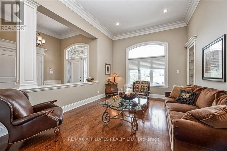28568193/1530-creagan-court/cumberland-estates/ottawa/ontario/K4C0A5_10