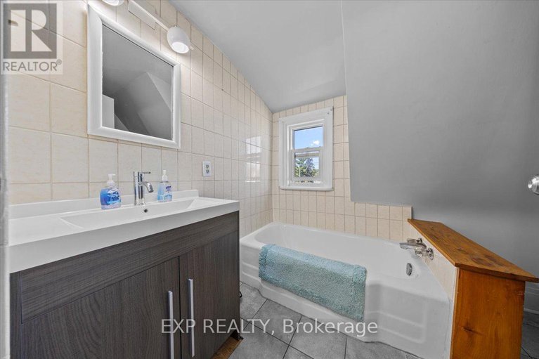 29246860/377-lisgar-avenue/renfrew/renfrew/ontario/K7V3N3_19