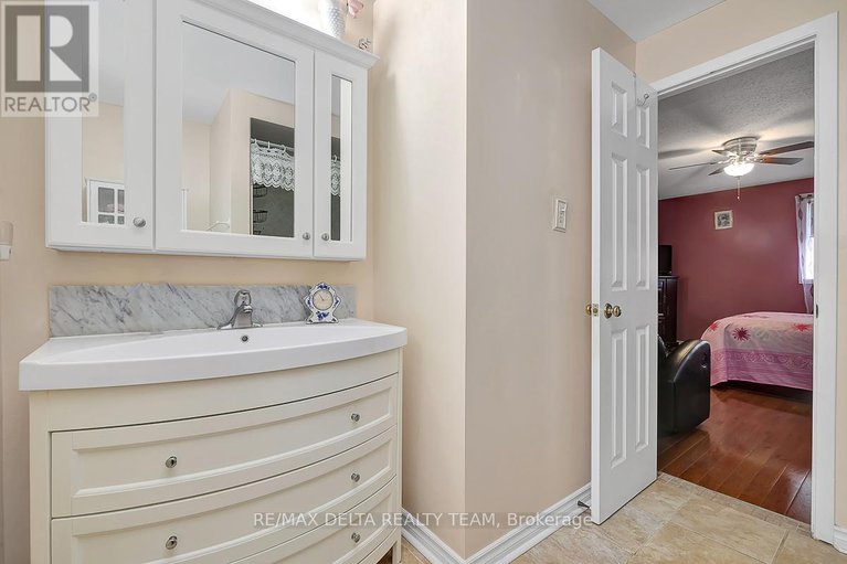 29187957/6096-meadowhill-crescent/chapel-hill/ottawa/ontario/K1C5R8_20