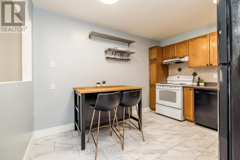 28905384/1540-briarfield-crescent/fallingbrookridgemount/ottawa/ontario/K4A1Z9_9