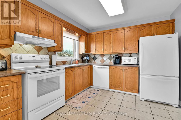 28179012/1728-smithers-crescent/chateauneuf/ottawa/ontario/K1C4X2_8