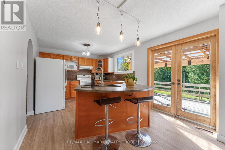 29066356/3960-farmers-way/carlsbad-springs/ottawa/ontario/K0A1K0_8