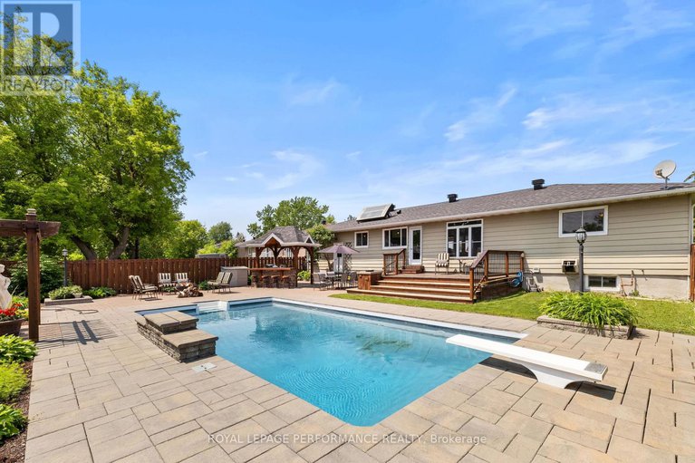 28424960/782-notre-dame-street/embrun/russell/ontario/K0A1W0_9