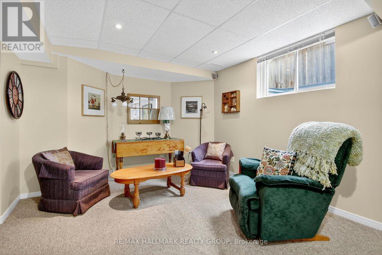 28900489/92-stonemeadow-drive/bridlewood/ottawa/ontario/K2M2M3_18