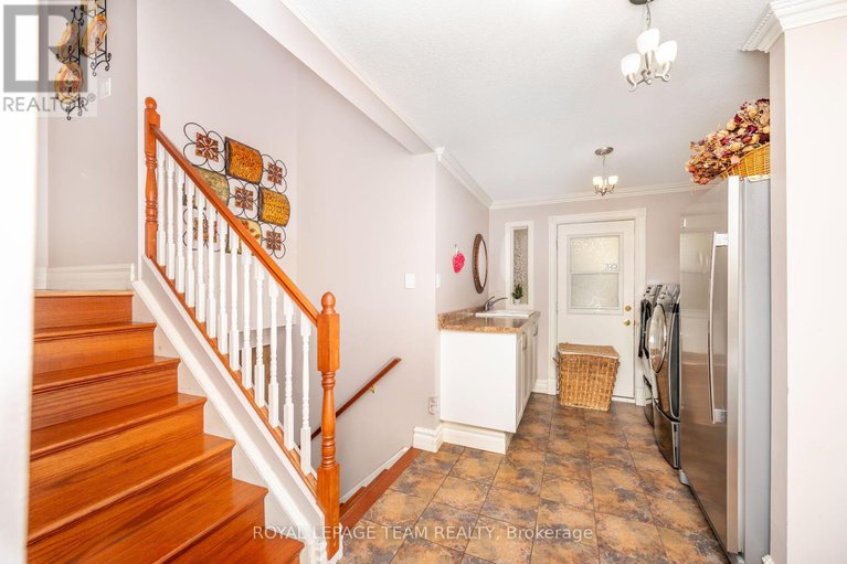 28209291/1100-moffatt-drive/cumberland-ridge/ottawa/ontario/K4C1B7_8