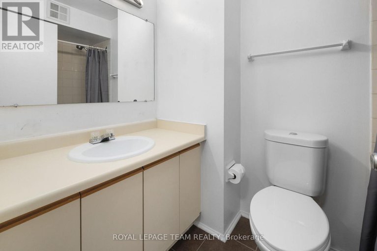 29098666/314-214-viewmount-drive/borden-farmstewart-farmcarleton-heightsparkwood-hills/ottawa/ontario/K2E7X3_17