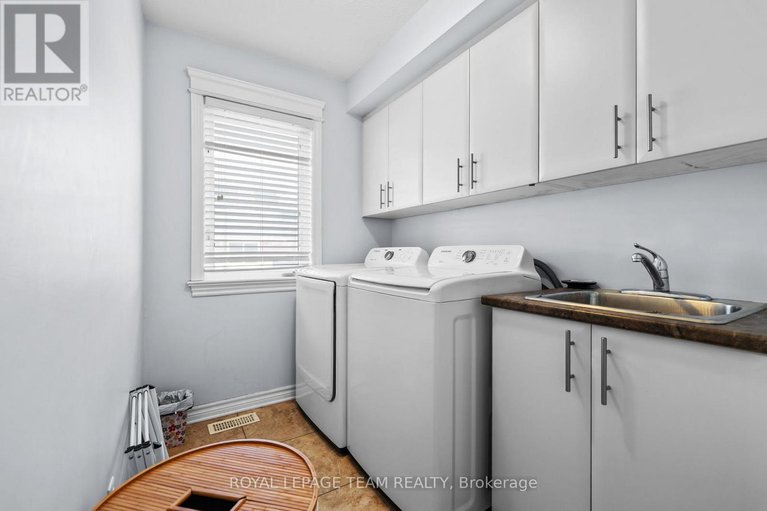 28493803/125-brilia-private/beacon-hill-south/ottawa/ontario/K1J0B7_28