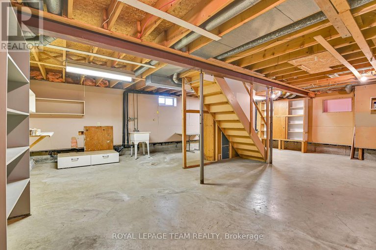 28911706/310-mceachern-crescent/bilberry-creekqueenswood-heights/ottawa/ontario/K1E3K2_28