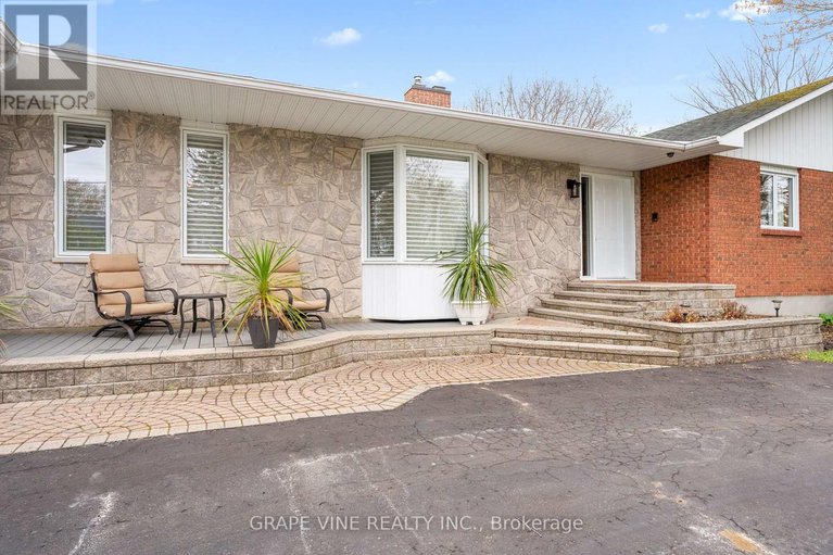 28311461/4525-mcneely-road/sarsfieldbearbrook/ottawa/ontario/K4B1J1_3
