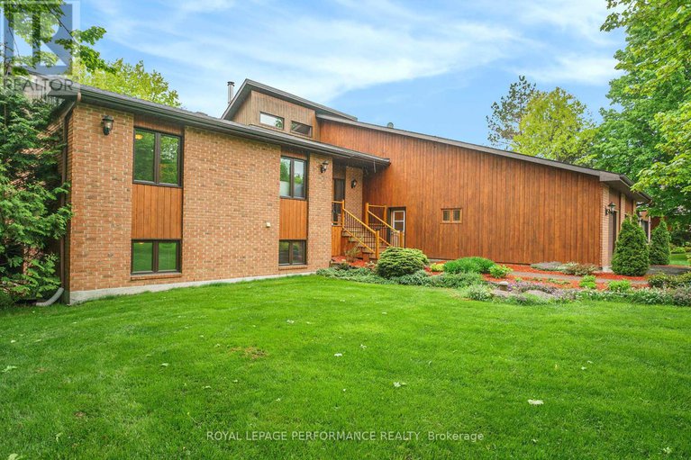28361032/2411-overdale-drive/cumberland-ridge/ottawa/ontario/K4C1B8_1