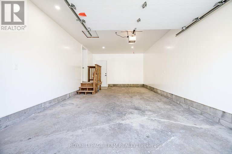 28975666/40-beach-avenue/iroquois/south-dundas/ontario/K0E1K0_36