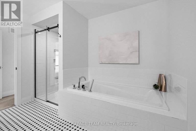 29642732/315-big-dipper-street/riverside-southgloucester-glen/ottawa/ontario/K4M0J2_29