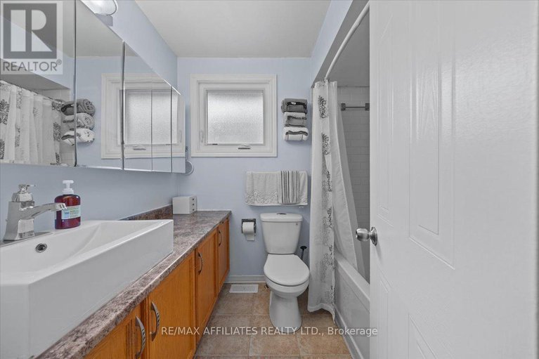 28862434/300-sylvie-terrace/bilberry-creekqueenswood-heights/ottawa/ontario/K1E3M2_27