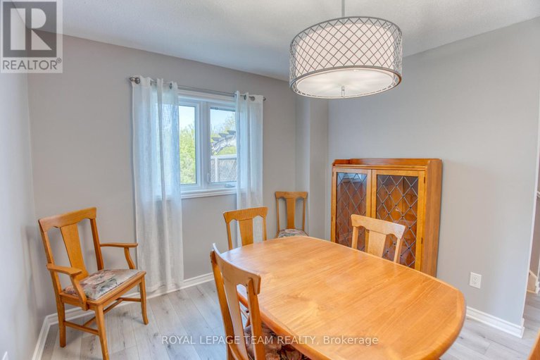 28311456/23-tulane-crescent/on-the-green/ottawa/ontario/K2J2G2_6
