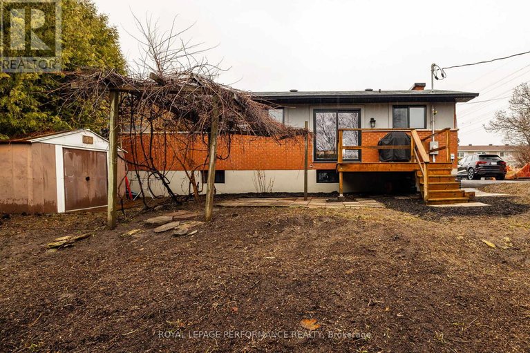 29628289/36-largo-crescent/meadowlandscrestview/ottawa/ontario/K2G3C7_36