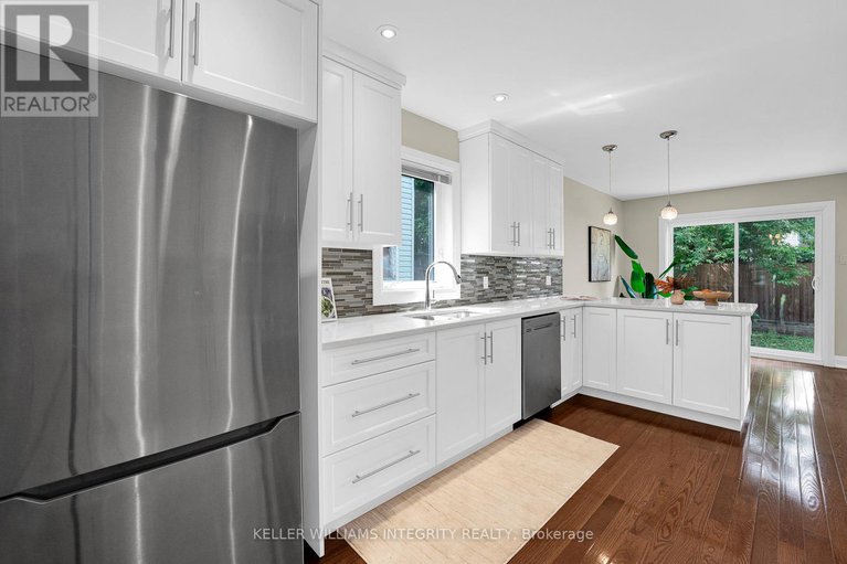 28496867/a-251-glynn-avenue/overbrookcastle-heights/ottawa/ontario/K1K1S2_20