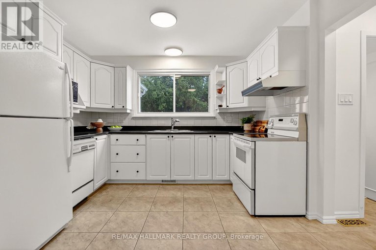 29129242/89-westpark-drive/blackburn-hamlet/ottawa/ontario/K1B3G4_13