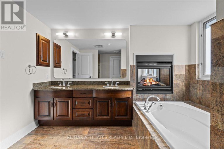 28976814/ph804-320-mcleod-street/ottawa-centre/ottawa/ontario/K2P1A3_33