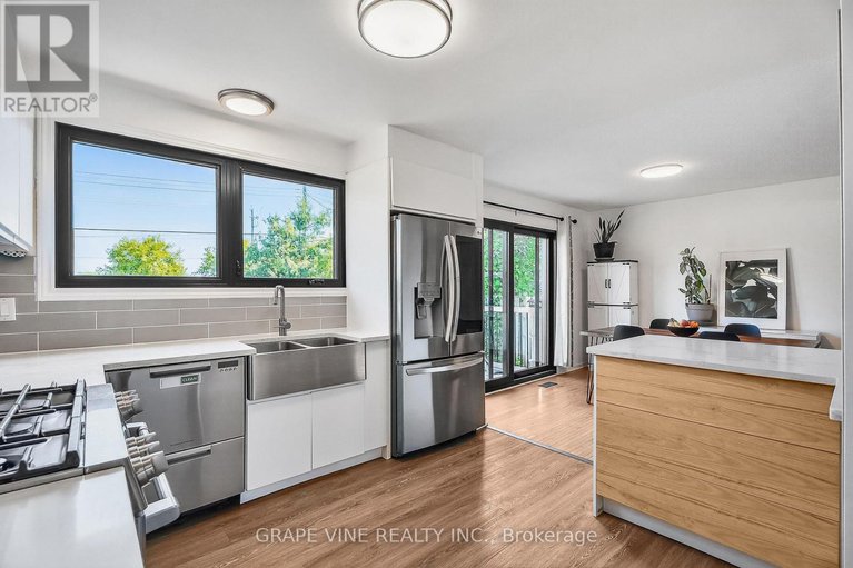28771290/2405-dwight-crescent/hawthorne-meadows/ottawa/ontario/K1G1C7_15
