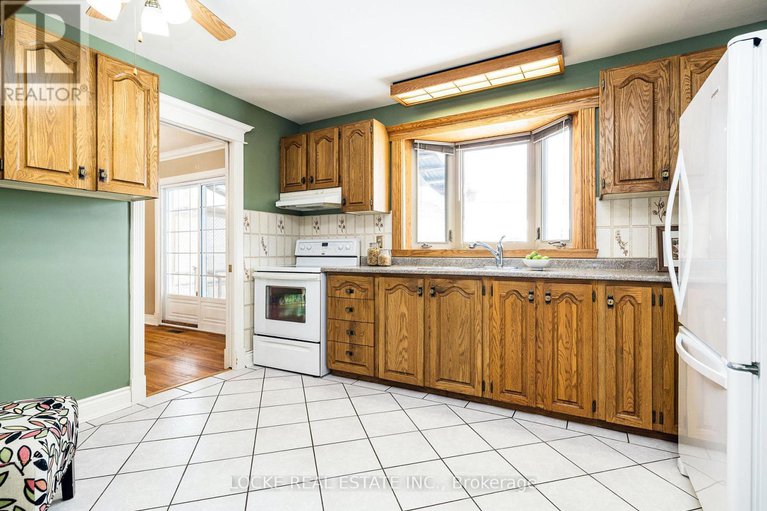 29431769/279-hoylake-crescent/bilberry-creekqueenswood-heights/ottawa/ontario/K1E1M1_13