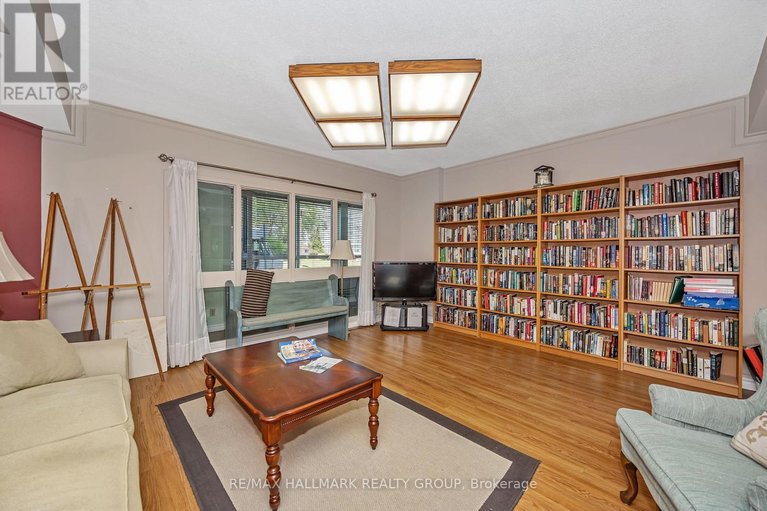 29641177/704-80-sandcastle-drive/leslie-park/ottawa/ontario/K2H9E7_28