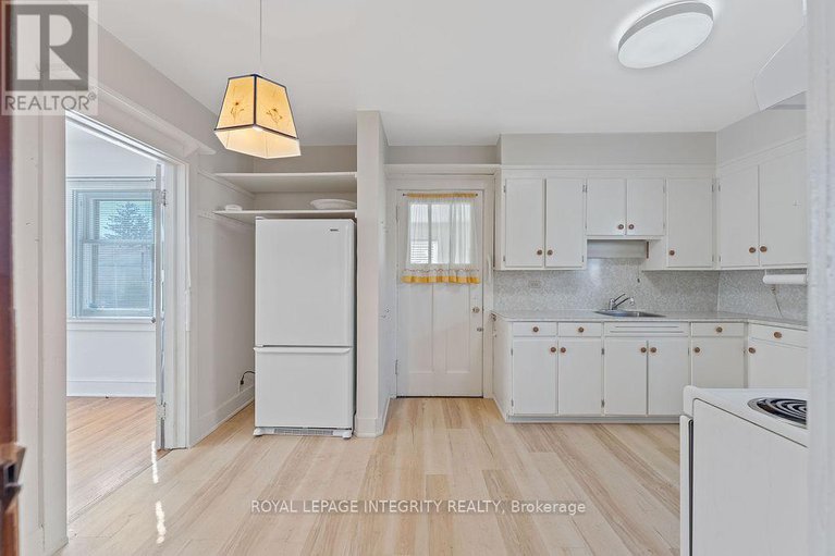 28943384/472-edison-avenue/mckellarhighland/ottawa/ontario/K2A1T9_18