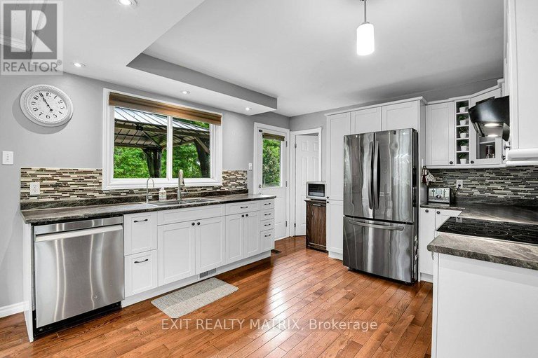 28424099/8296-corlyon-street/metcalfe/ottawa/ontario/K0A2P0_9