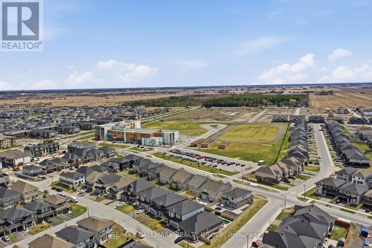 29652155/540-bobolink-ridge/stittsville-south/ottawa/ontario/K2S2N6_26
