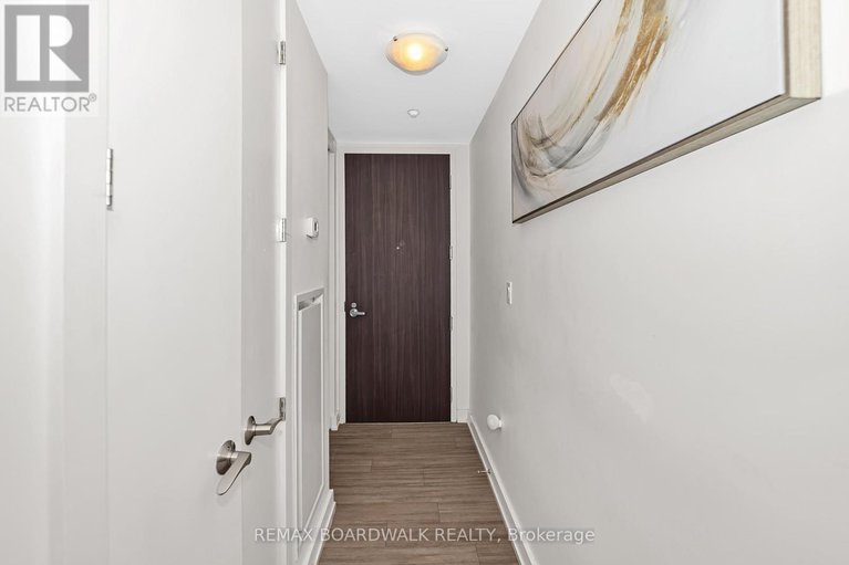 29214226/1807-111-champagne-avenue-s/west-centre-town/ottawa/ontario/K1S5V3_13