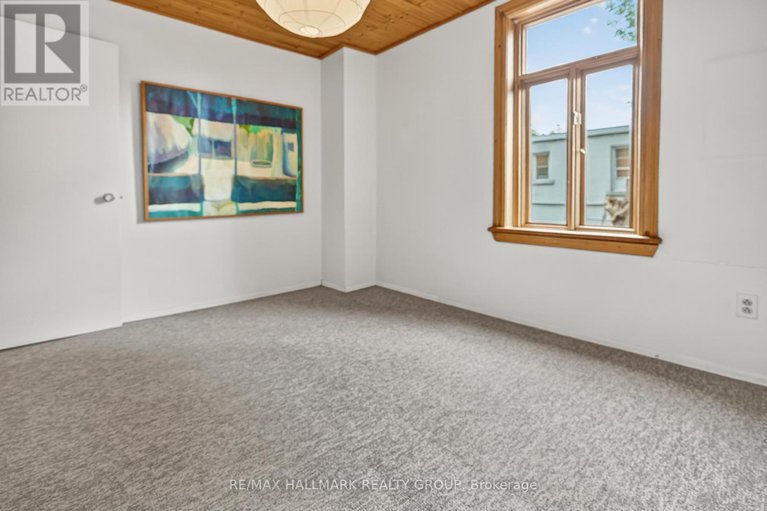 28573954/343-somerset-street-e/sandy-hill/ottawa/ontario/K1N6W6_14