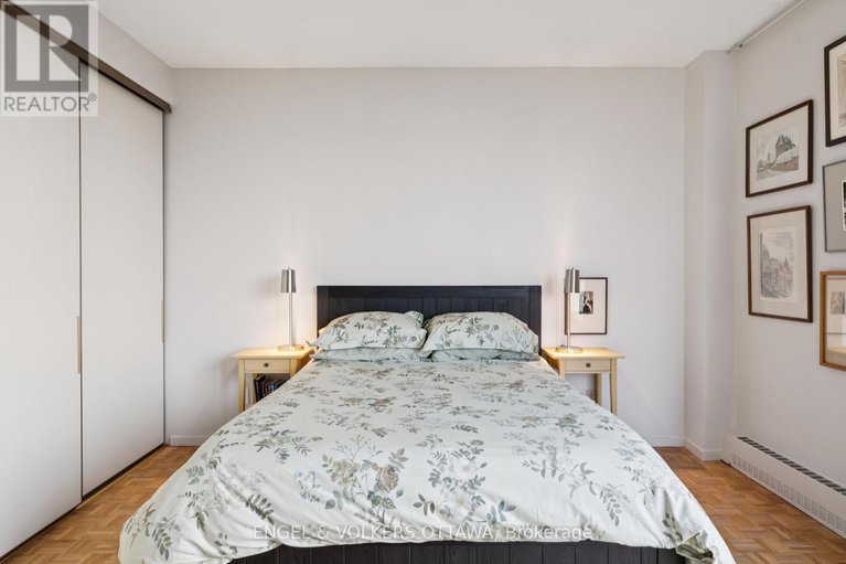 28619826/8a-400-laurier-avenue-e/sandy-hill/ottawa/ontario/K1N8Y2_24