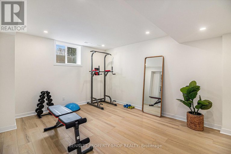 28239402/1934-lenester-avenue/mckellar-heightsglabar-park/ottawa/ontario/K2A1J9_29