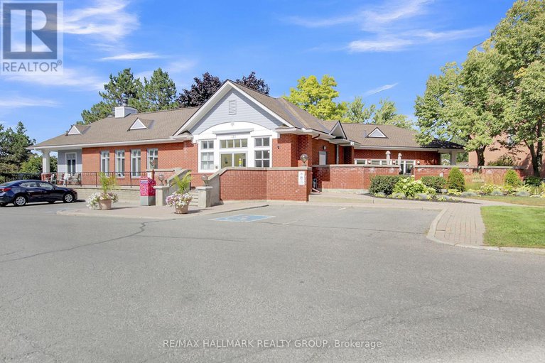 28856481/608-136-darlington-private/hunt-clubwestern-community/ottawa/ontario/K1V0X6_42