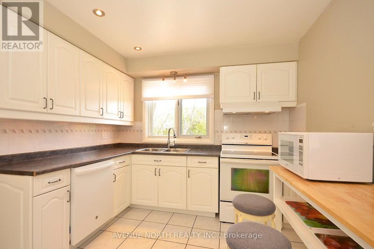 28262134/866-claude-street/castle-heightsrideau-high/ottawa/ontario/K1K2S6_10
