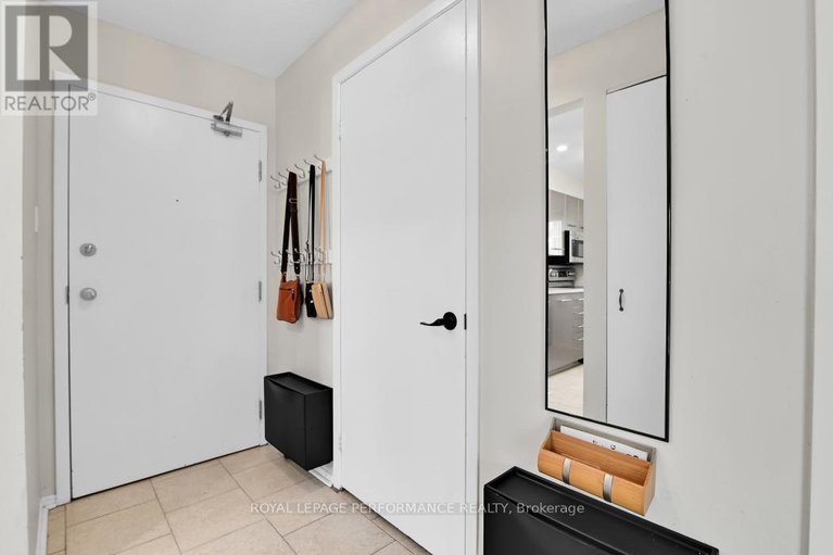 28528107/409-250-brittany-drive/viscount-alexander-park/ottawa/ontario/K1K4M1_3