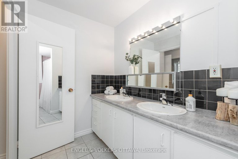28759787/8-1356-meadowlands-drive-e/borden-farmstewart-farmcarleton-heightsparkwood-hills/ottawa/ontario/K2E6K6_27