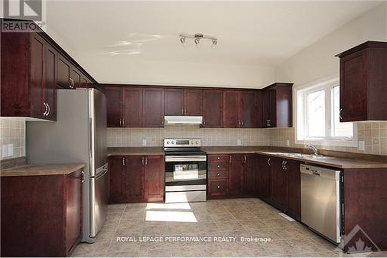 28476744/8164-jeanne-darc-boulevard-n/chatelaine-village/ottawa/ontario/K1E2H5_2