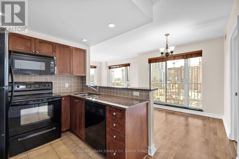 28054835/1104-200-besserer-street/sandy-hill/ottawa/ontario/K1N0A7_8