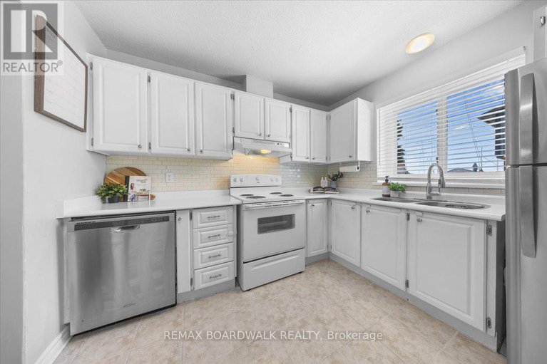 29403868/428-moodie-drive/westcliffe-estates/ottawa/ontario/K2H8A6_10