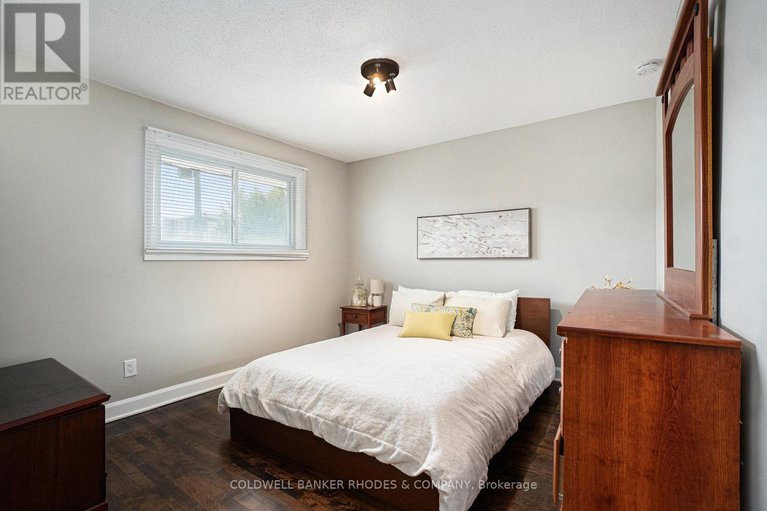 28847376/2722-stone-crescent/redwood-park/ottawa/ontario/K2H6Z1_18