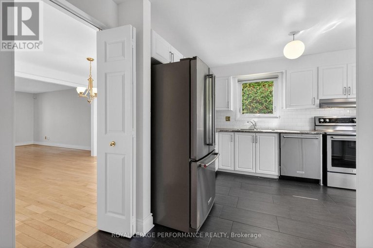 29643949/13-valley-ridge-street/borden-farmstewart-farmcarleton-heightsparkwood-hills/ottawa/ontario/K2E7W1_12