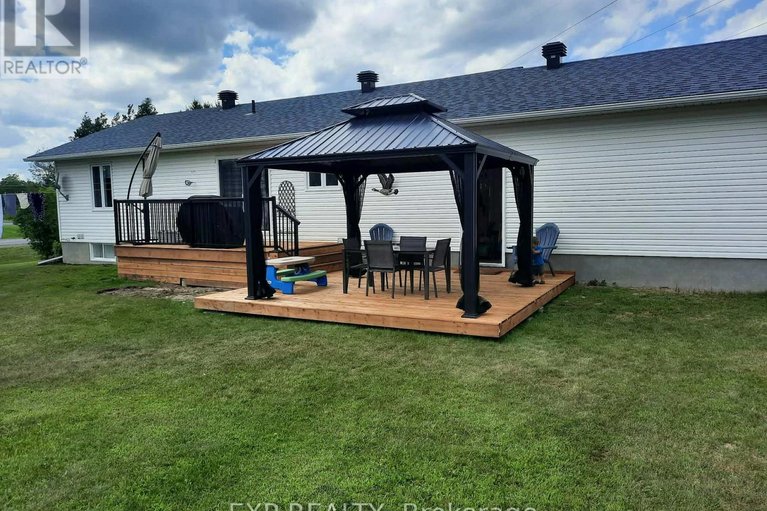 29437071/2174-lemery-street/clarencerockland-twp/clarence-rockland/ontario/K0A1E0_46