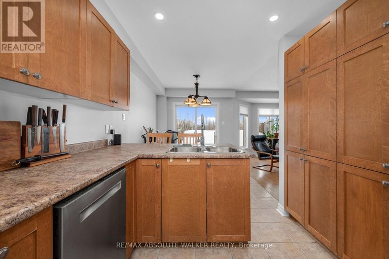 29392519/2351-glandriel-crescent/springridgeeast-village/ottawa/ontario/K4A4S8_17