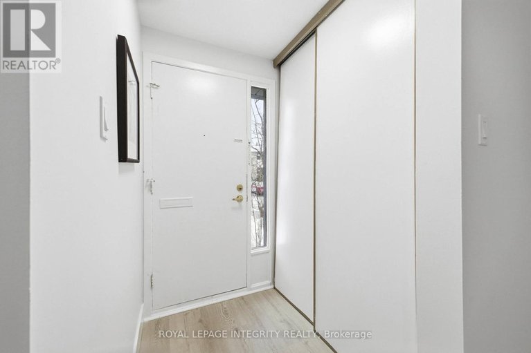 29285913/6-7868-jeanne-darc-boulevard-n/convent-glen-north/ottawa/ontario/K1C2E9_4