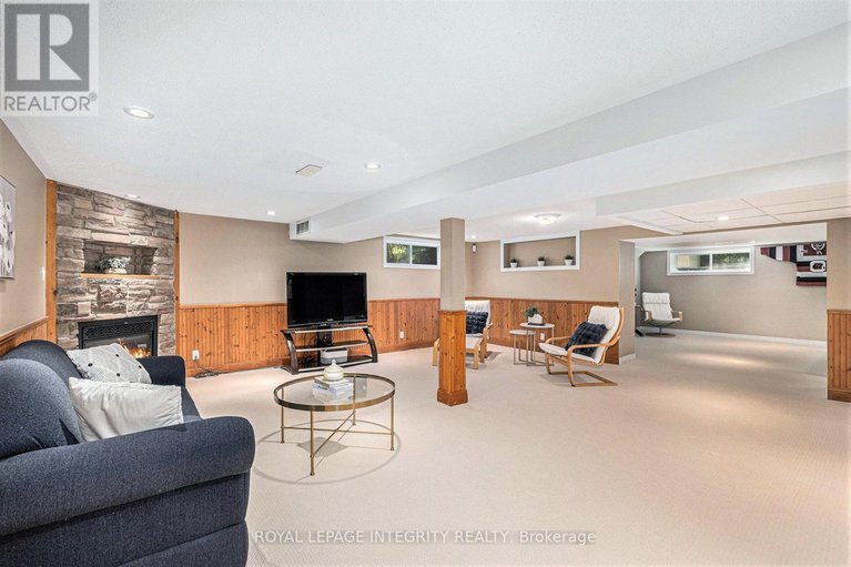 28620612/16-ember-glow-court/stittsville-central/ottawa/ontario/K2S1C3_26