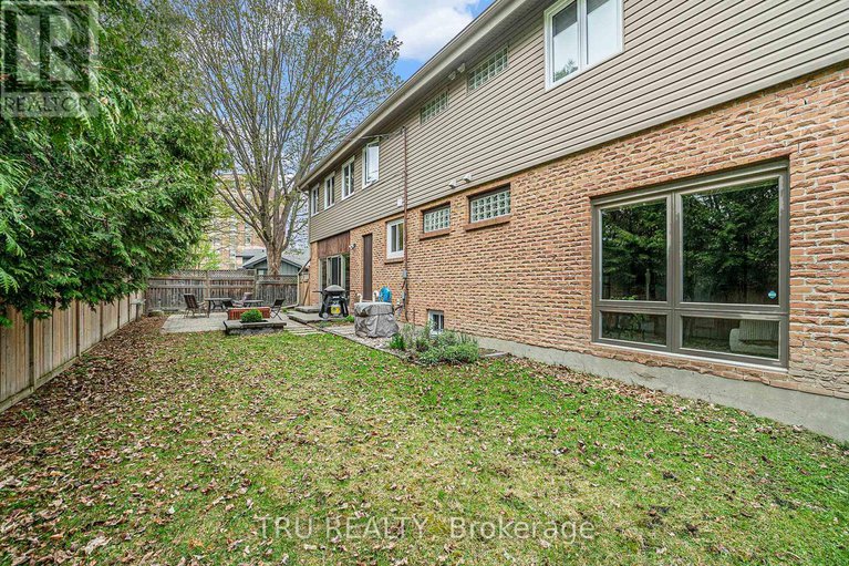 28288909/2302-fox-crescent/whitehaven/ottawa/ontario/K2B7K6_39