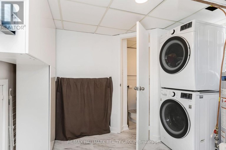 29518318/1225-foxbar-avenue/ellwood/ottawa/ontario/K1V6V4_18