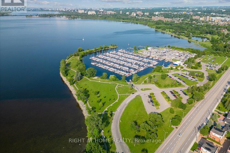 29161364/1-harrogate-place/crystal-beach/ottawa/ontario/K2H5L6_29